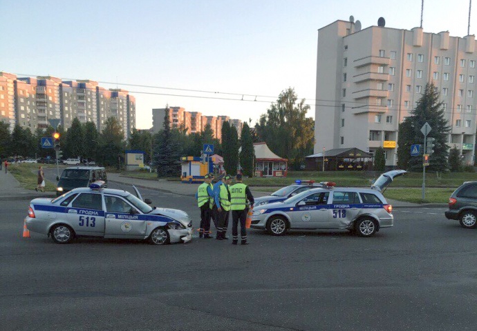 В Гродно в процессе погони столкнулись два автомобиля ГАИ
