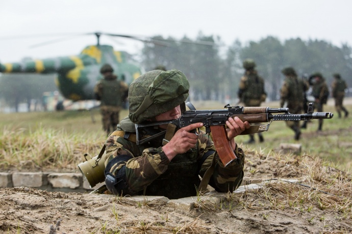 Российские десантники прибыли в Брест на антитеррористические учения