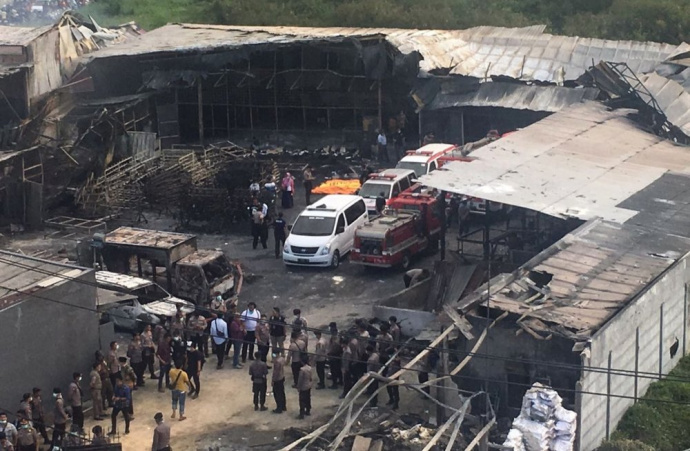 В Индонезии прогремел взрыв на заводе фейерверков погибли 47 человек