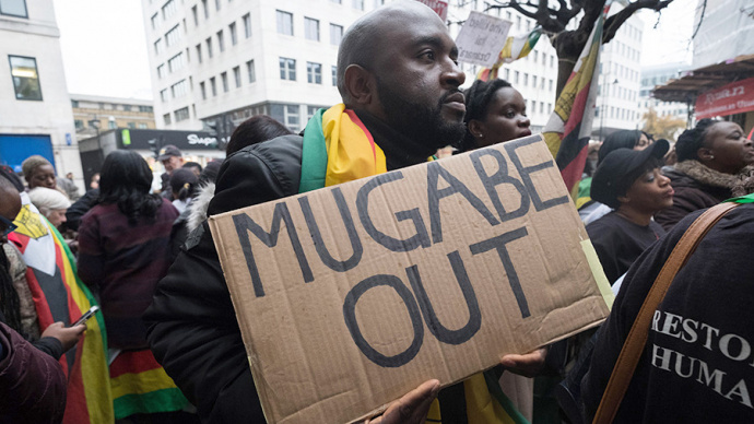 В Зимбабве правящая партия дала Мугабе время до понедельника
