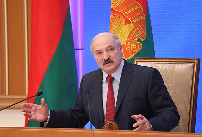 Лукашенко заинтересовался, как обстоят дела с зарплатами у бюджетников