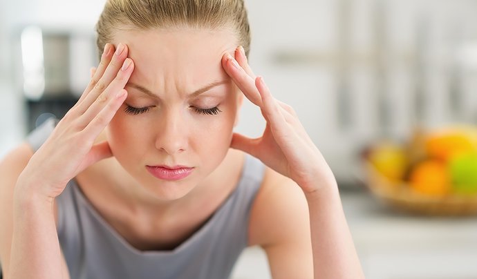 Почему у нас болит голова и правильным ли будет понизить температуру