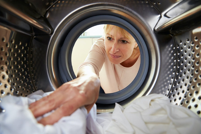 5 вещей, которые нельзя стирать в стиральной машине