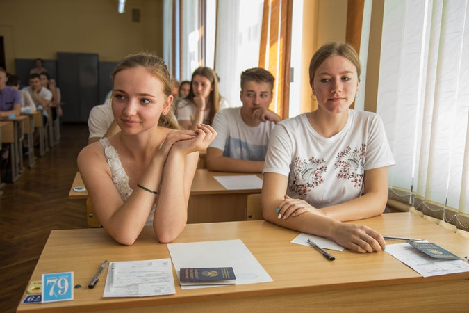 Белорусские абитуриенты начали сдавать централизованные экзамены