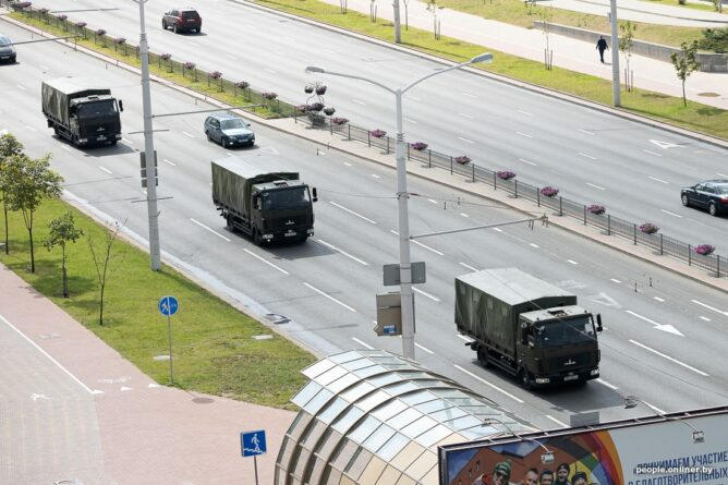 В Минск стянули спецтехнику и закрыли 6 станций столичного метро