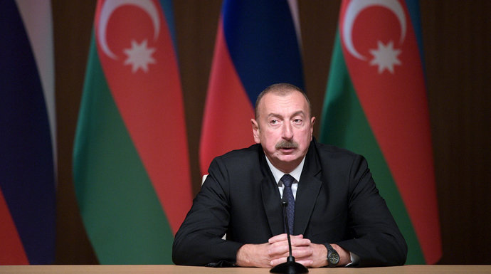 В Азербайджане введено военное положение, а в некоторых его районах – комендантский час