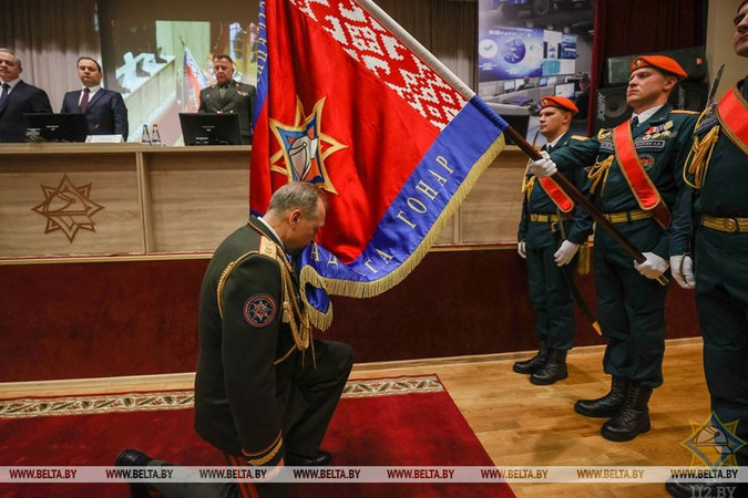 Высокопоставленные чиновники пришли «поздравить» Ващенко с уходом со службы