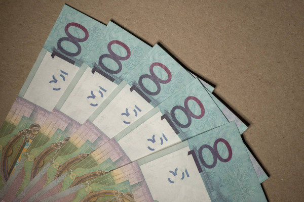 БВФБ: На торгах 24 февраля белорусский рубль ослаб к трем основным валютам