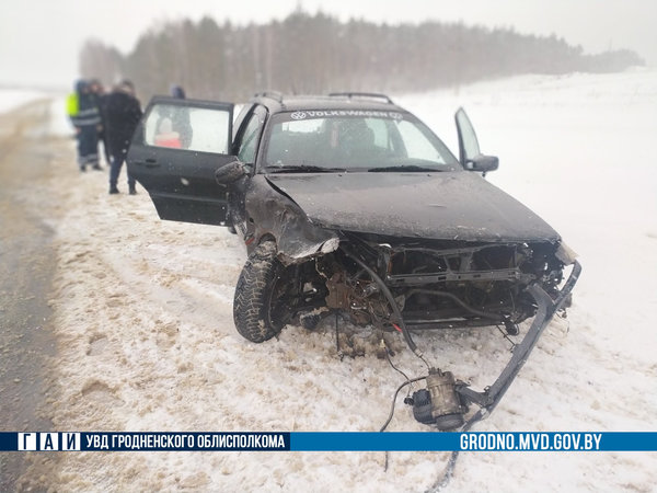 На трассе под Волковысском столкнулись два водителя, а пострадал пассажир
