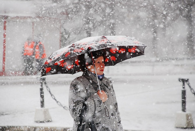 В Беларуси на среду объявлен оранжевый уровень опасности из-за сильного снега