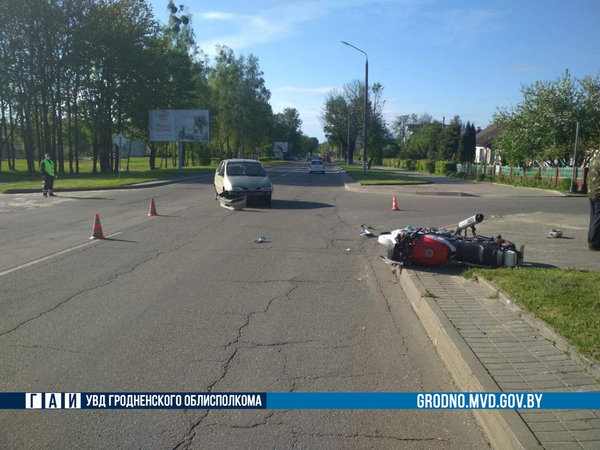 В Щучине мотоциклист врезался в поворачивающее авто в результате обгона