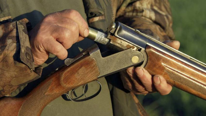 В Мостовском районе браконьер выстрелил в егеря