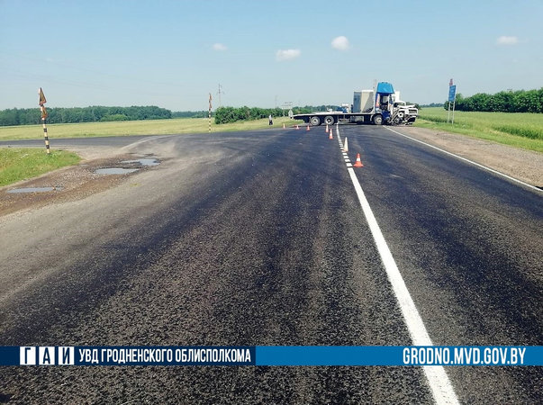 В Волковысском районе две грузовые машины не поделили дорогу