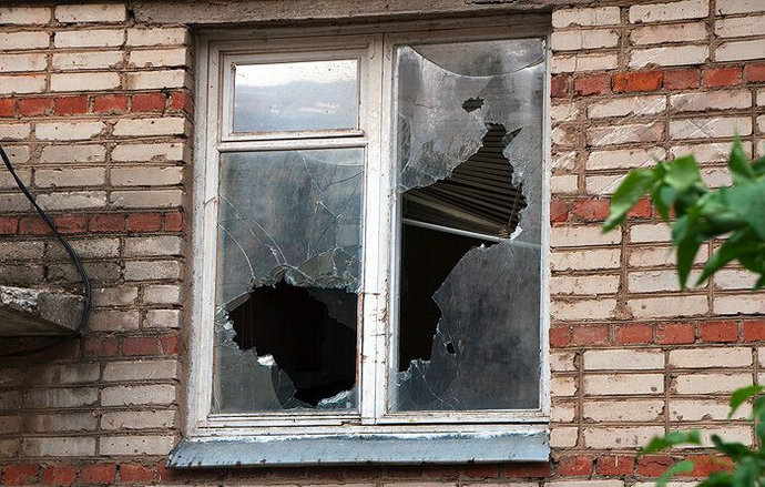 В Лиде подростки разбили окна промышленного здания, полагая, что оно заброшенное