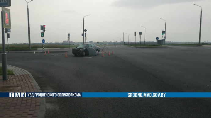 В результате столкновения на перекрестке в Гродно пострадали двое