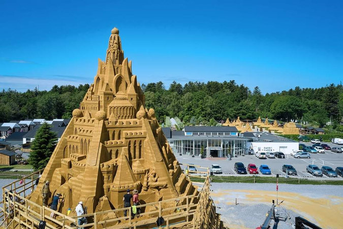 В Дании построили самый высокий – 20-метровый – замок из песка