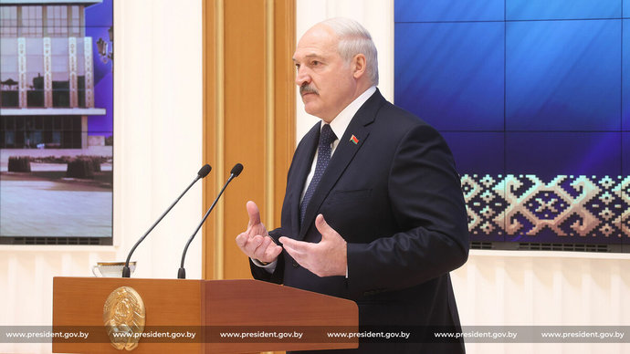 Лукашенко ответил на обвинения в том, что он якобы хочет разместить российские базы в Беларуси