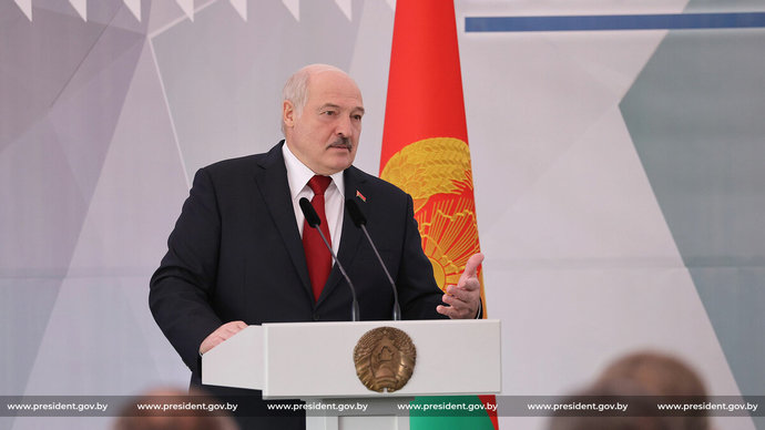 Лукашенко недоволен проигрышем белорусов полякам в хоккей