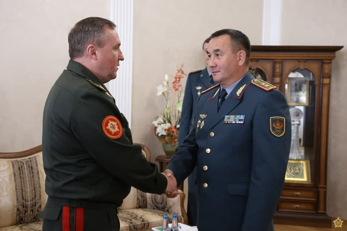 Хренин пригласил военных Казахстана поучаствовать в учениях «Запад-2021»
