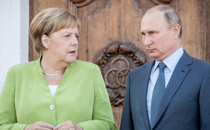 Меркель хочет обсудить с Путиным ситуацию в Беларуси