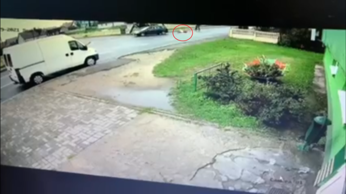 В Ошмянах пенсионерка упала с велосипеда прямо на проезжей части