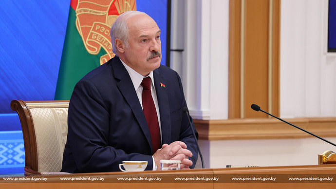 Лукашенко напомнил о выгоде того, что в условиях пандемии белорусов «не загнали в четыре стены»
