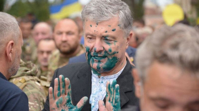 Полиция задержала злоумышленника, облившего Порошенко зеленкой в центре Киева