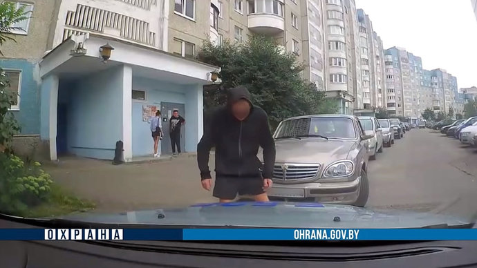 В Гродно парень украл «номера» с милицейской машины и выбросил в урну