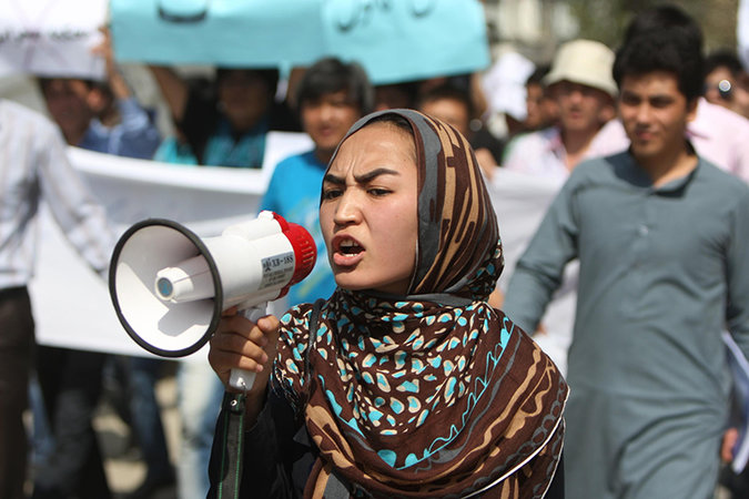 Афганки требуют обеспечить участие женщин в управлении страной