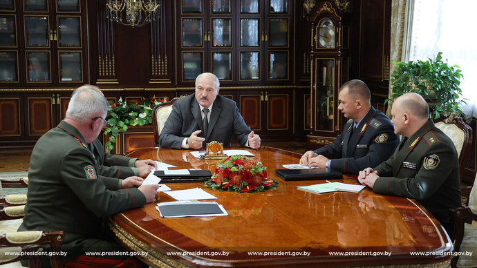 Лукашенко назвал ситуацию с мигрантами гуманитарной катастрофой