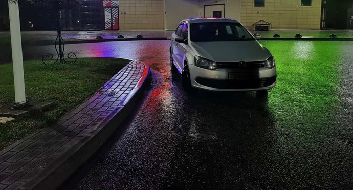 В Гродно ищут очевидцев ДТП: Audi повредила припаркованный Volkswagen