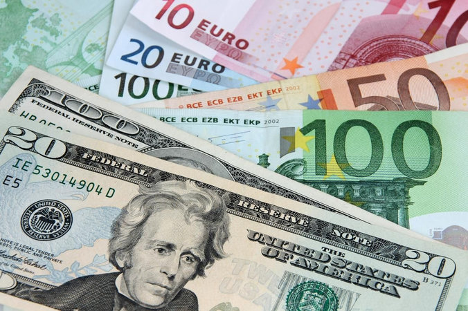 БВФБ: На первых торгах недели доллар и евро подорожали
