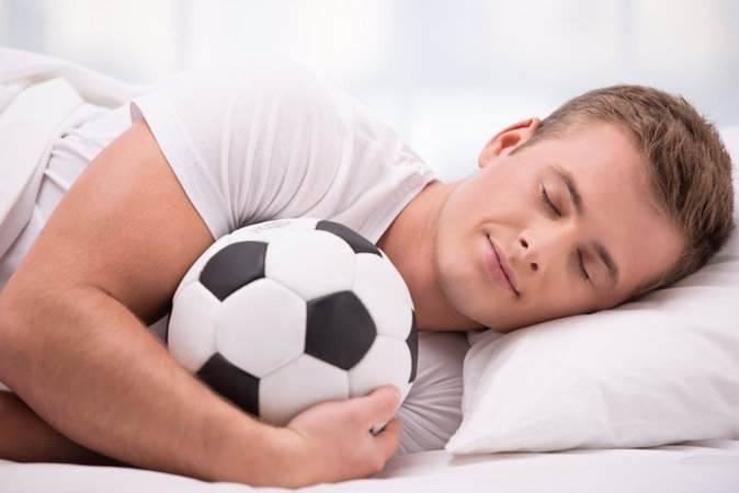 Лукашенко футболистам: Вы должны спать с мячом