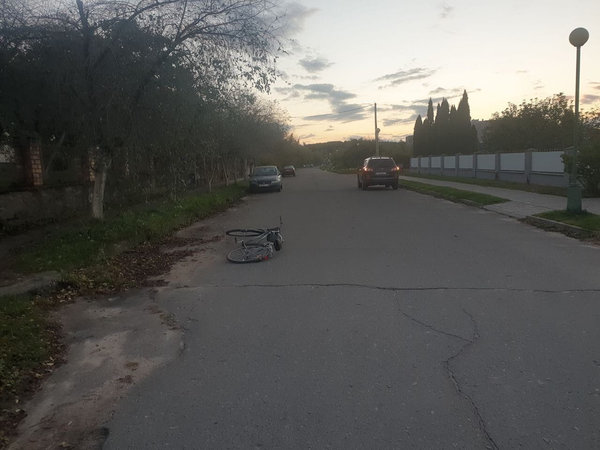 В Красносельске велосипедистка не уступила дорогу водителю авто