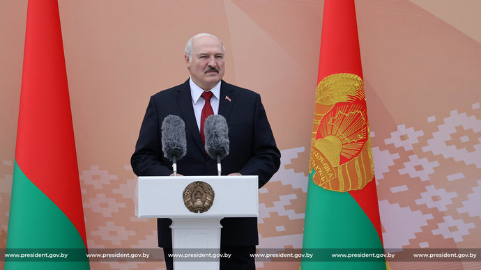 Лукашенко рассказал, чем будут заниматься военруки в школах