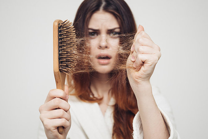 Выпадение волос - это симптом дефицита витамина D, который нельзя игнорировать