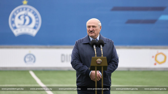 Лукашенко назвал убожеством белорусский футбол и поинтересовался о зарплатах игроков