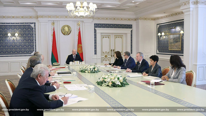 Лукашенко встретился с рабочей группой по доработке проекта новой Конституции