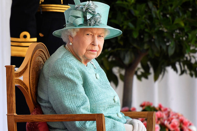 Елизавета II не захотела становиться лауреатом премии «Старушка года»