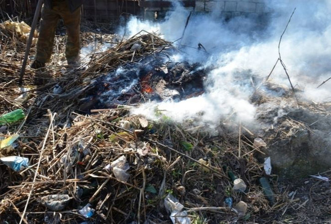 Прибывшие на место загорания мусора в Минске спасатели обнаружили мертвое тело