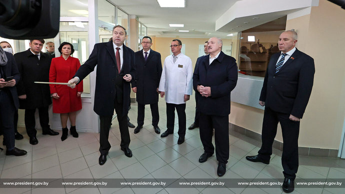 Лукашенко поручил устранить нехватку аппаратов МРТ в Гродненской области