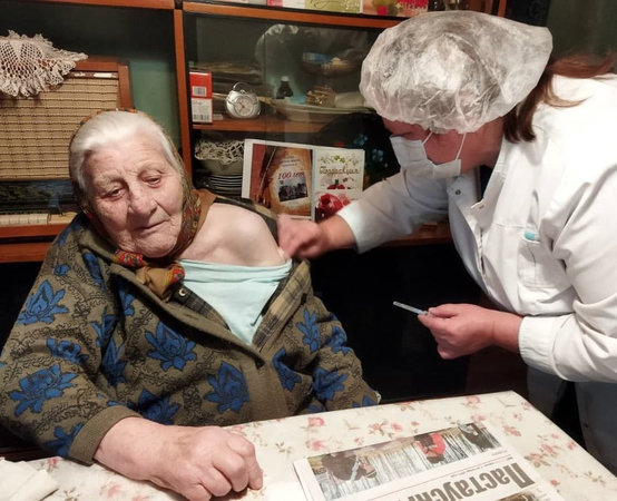 Долгожительница из Витебской области вакцинировалась в возрасте 102-х лет