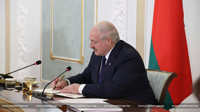 Лукашенко и Путин подписали интеграционный декрет, утверждающий 28 союзных программ