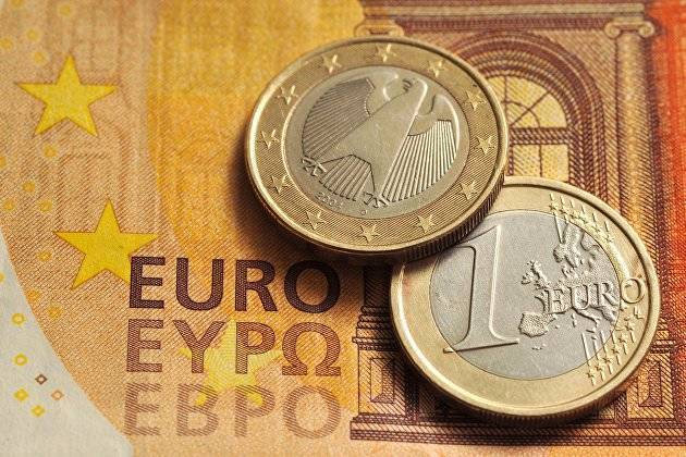 БВФБ: На первых торгах ноября подешевел евро