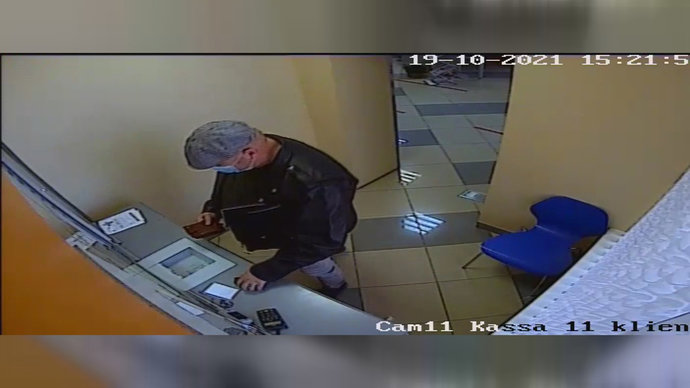 В Гродно разыскивают мужчину, подобравшего чужие деньги в банке