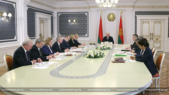 Лукашенко представили новый доработанный проект Конституции