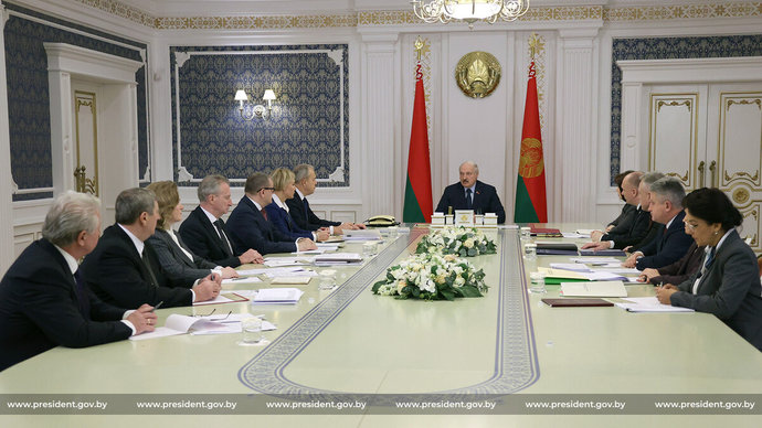 Лукашенко предложил провести масштабное социоисследование