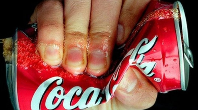Как кислота: кока-кола разъедает здоровье
