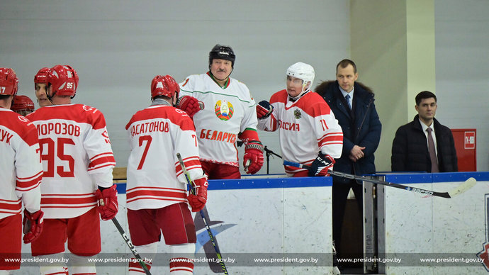Чем закончился хоккейный матч, в котором Лукашенко и Путин играли за одну команду?