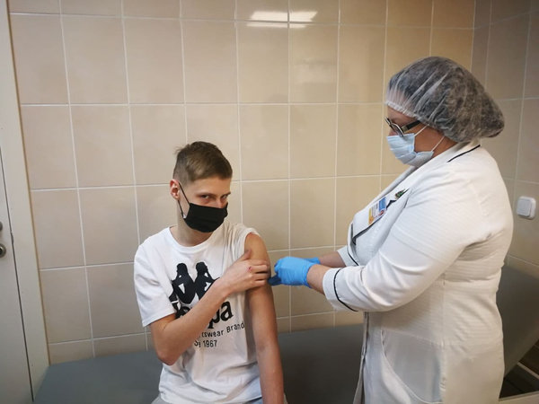 В Беларуси начали вакцинировать против COVID-19 детей